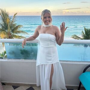 Elegant White Strapless Dress